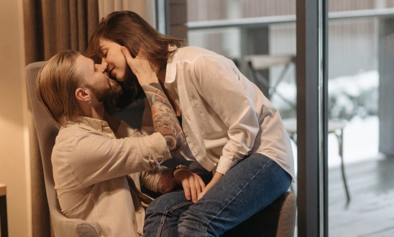 7 tipos de beijos quentes para apimentar a relação